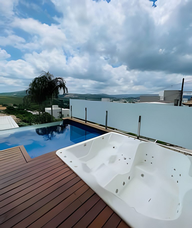 Mansão Exclusiva em Escarpas do Lago